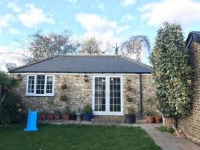 cosy cottage annex in Fairlop